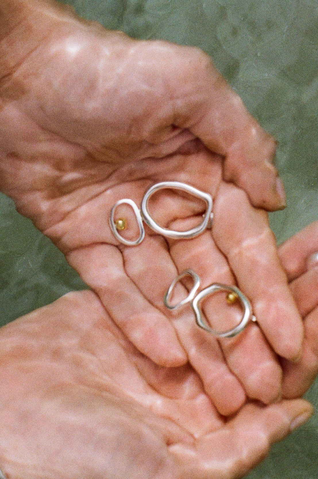 damarisdurrleman_bijouépuré_bijoucréateur_bijouparis_bijou moderne_bijou sculpture_collectionmirà_boucles d'oreilles_boucles d'oreilles argent et or