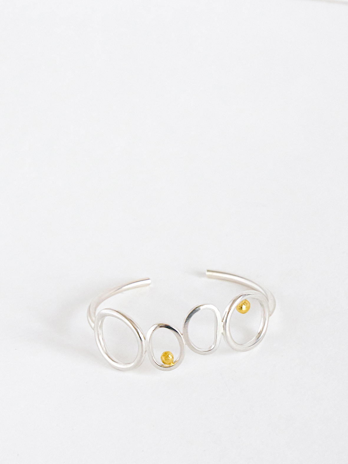2-damarisdurrleman_bijouxprecieux_bijouxargentorpur_braceletargentmoderne__bijoux_sculpture_braceltsculptural_bijouxcreateur_bijouparis_bijouxorganiques_bijouxethiques_bijouxargent