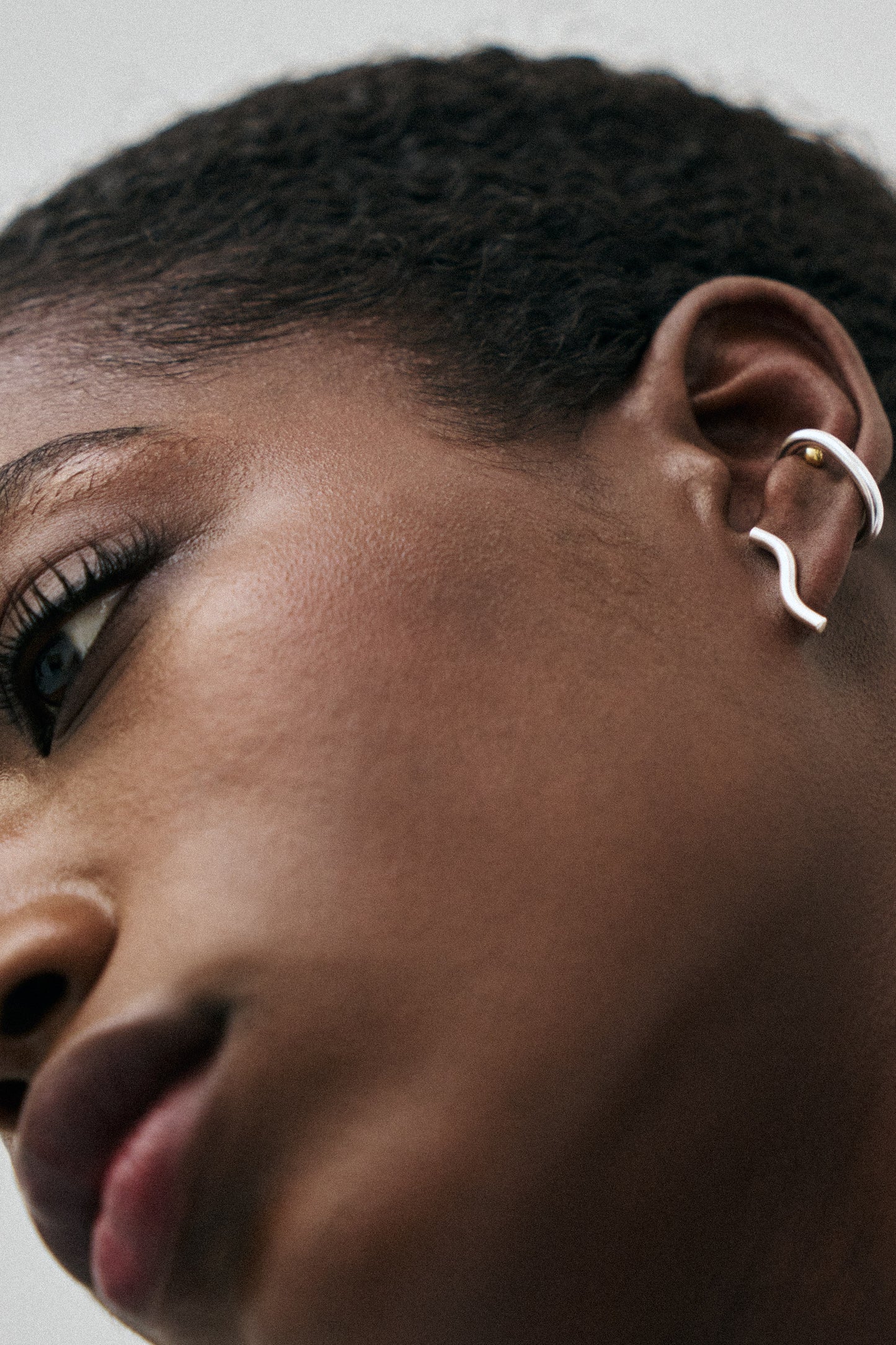 damarisdurrleman_bijouxprecieux_bijouxargent_earcuffargentorpurmoderne__bijoux_sculpture_earcuffsculptural_bijouxcreateur_bijouparis_bijouxorganiques_bijouxethiques_bijouxargent_bijou unisexe