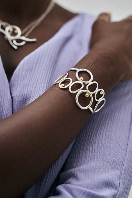 damarisdurrleman_bijouxprecieux_bijouxargentorpur_braceletargentmoderne__bijoux_sculpture_braceltsculptural_bijouxcreateur_bijouparis_bijouxorganiques_bijouxethiques_bijouxargent_bijou fait main