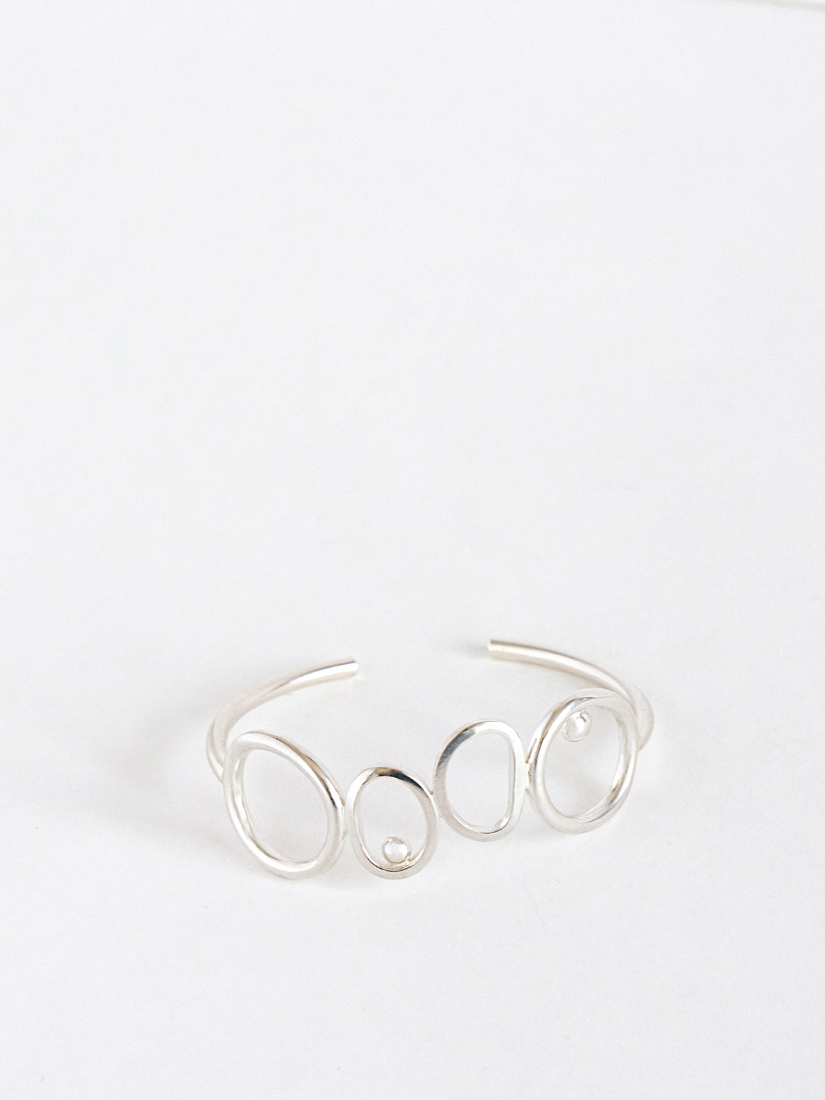 damarisdurrleman_bijouxprecieux_bijouxargentorpur_braceletargentmoderne__bijoux_sculpture_braceltsculptural_bijouxcreateur_bijouparis_bijouxorganiques_bijouxethiques_bijouxargent_bijou fait main