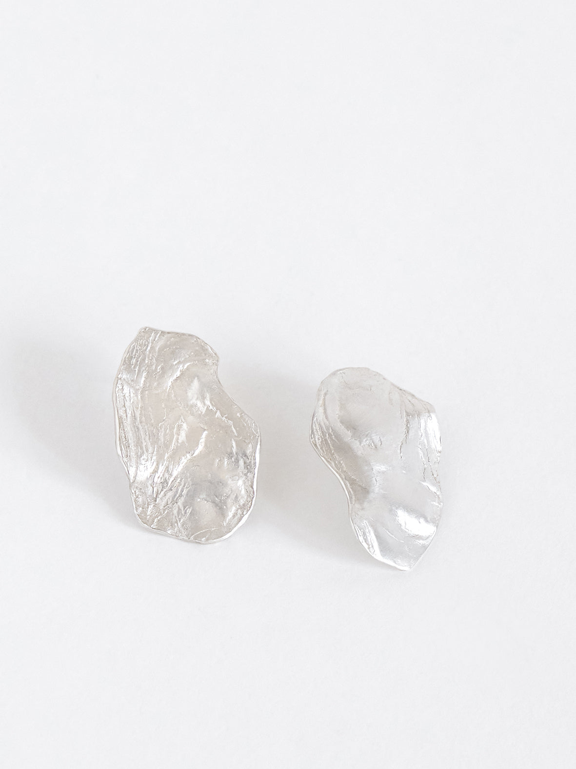 damarisdurrleman_moyennesbouclesd_oreillesoysters_bouclesd_oreillesargent_bijouxsculpture_bouclesd_oreillssculpturale_bijouxprecieux_bijouxargent_bijouxcreateur_bijouparis_bijouxorganiques