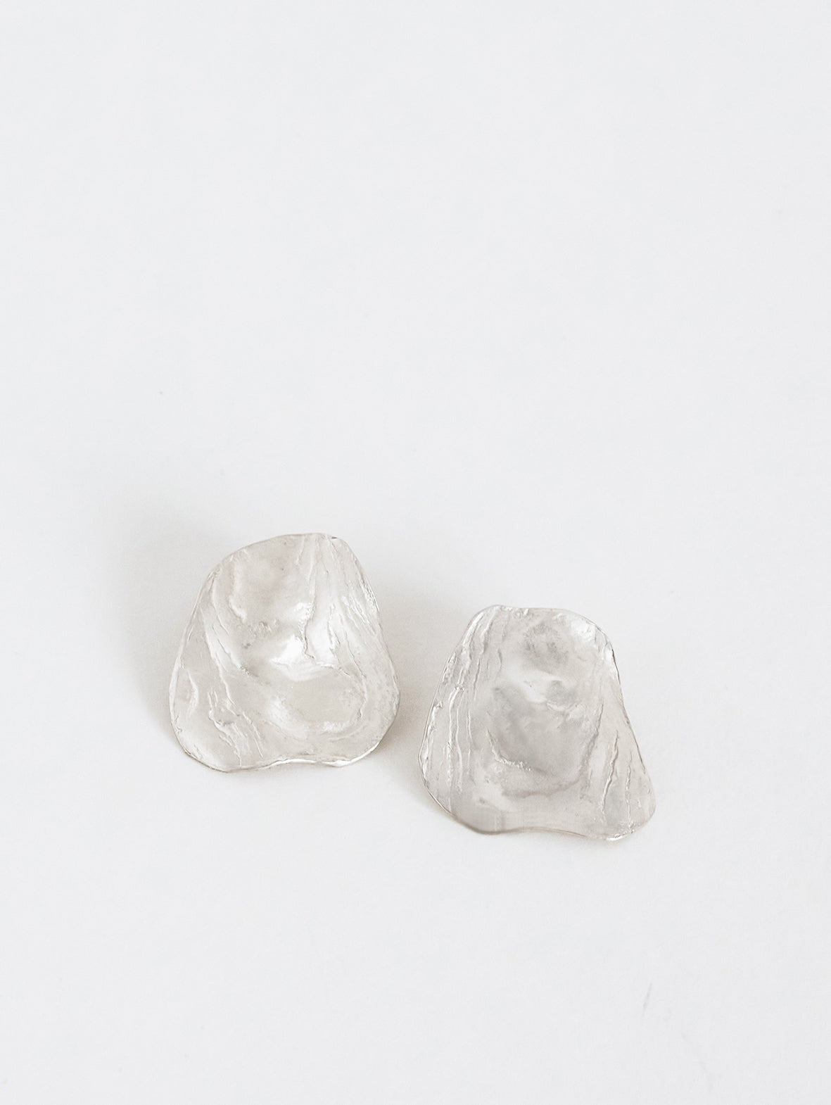 damarisdurrleman_moyennesbouclesd_oreillesoysters_bouclesd_oreillesargent_bijouxsculpture_bouclesd_oreillssculpturale_bijouxprecieux_bijouxargent_bijouxcreateur_bijouparis_bijouxorganiques