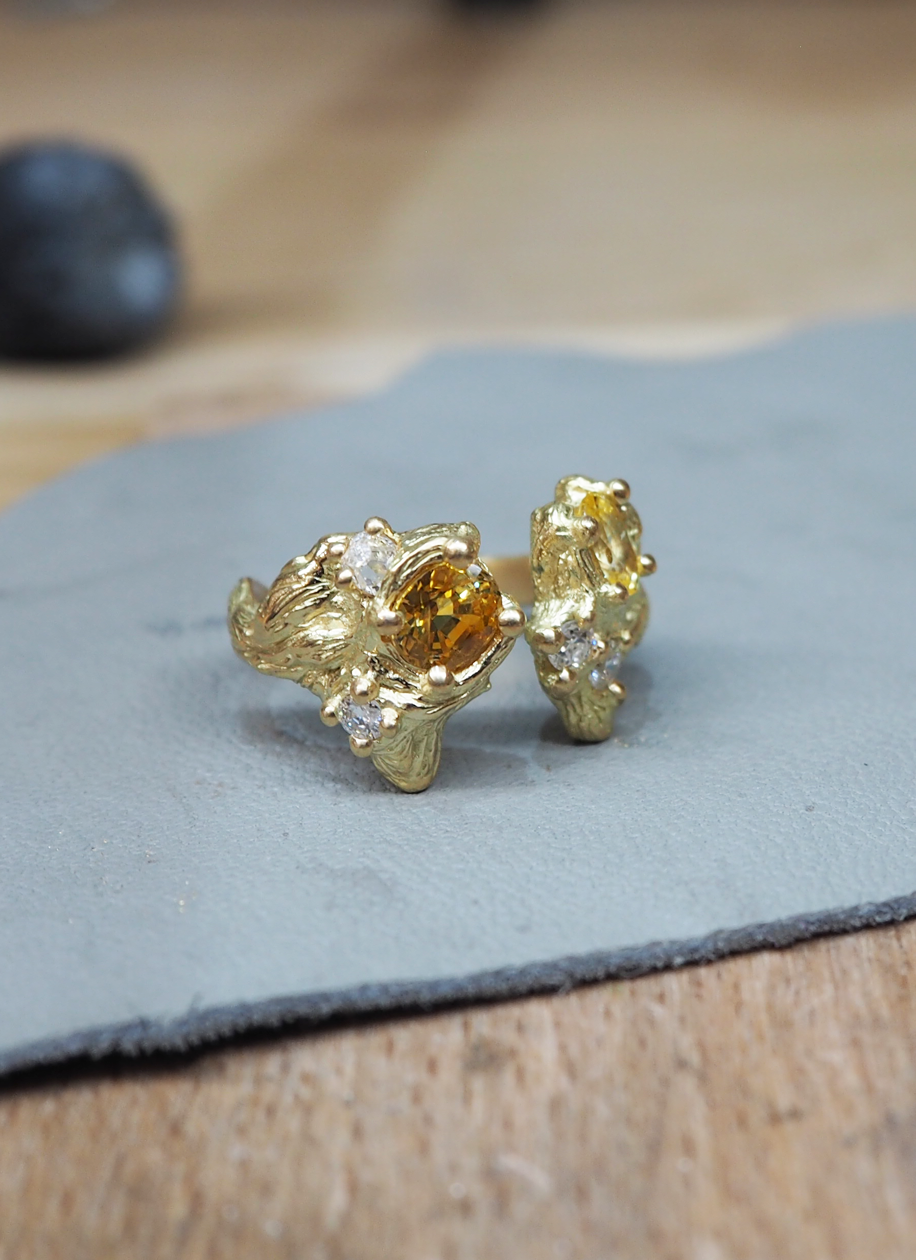 bijoux_sur-mesure_paris_-_joaillerie_artisanale_et_creative_-_creation_sur-mesure_a_partir_d_anciens_bijoux_de_famille_- bague unique_diamants_anciens_bague_de_fiancailles_sur-mesure_et organique_damaris_durrleman - artisanat paris 1Oème - designer bijoux