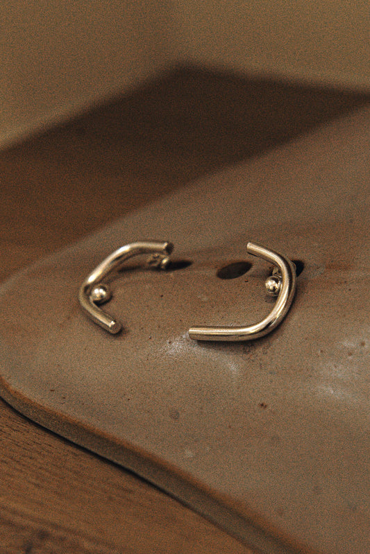 Boucles d'oreilles Mirà en argent massif, Studio Damaris Durrleman, joaillerie créative, Paris 10e