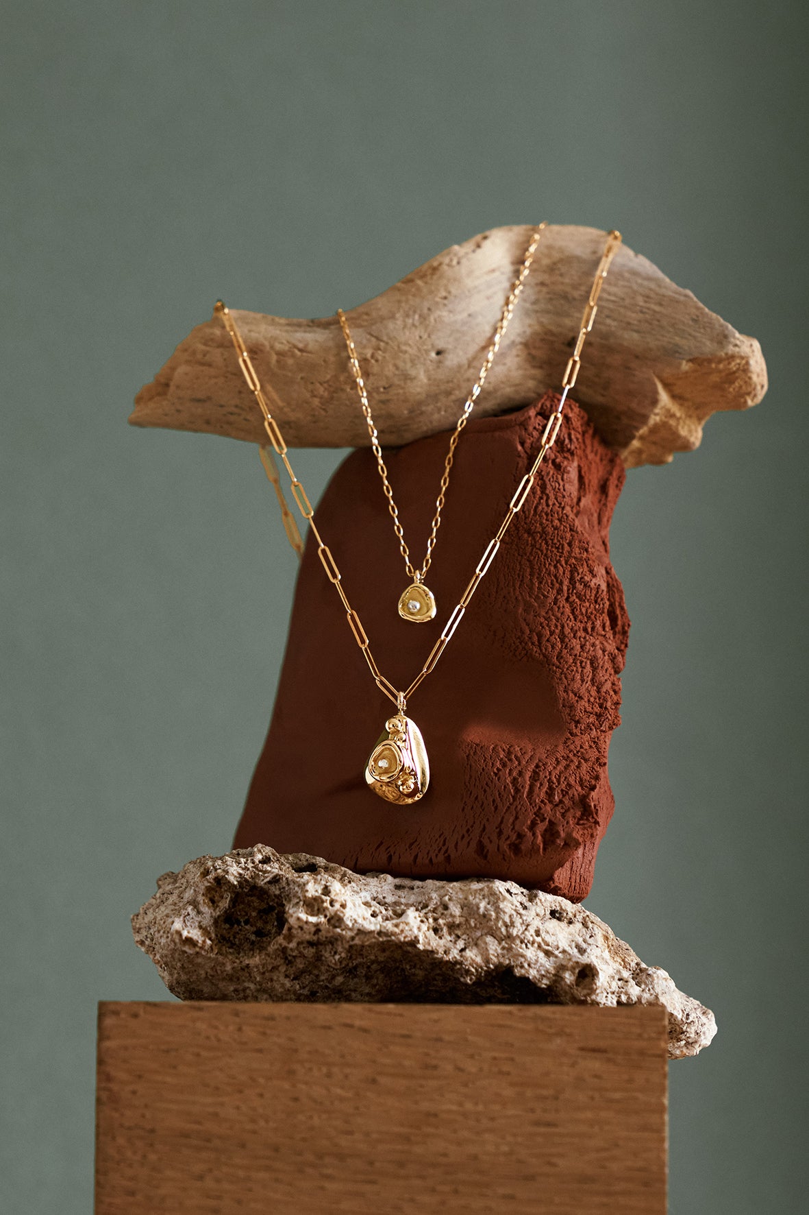 damarisdurrleman_bijouxprecieux_bouclesd_oreillesorrecycle_bijouxcreateur_bijouparis_bijouxorganiques_bijouxethiques_fild_or_bijouxsculpturesor_collier sculpure_or